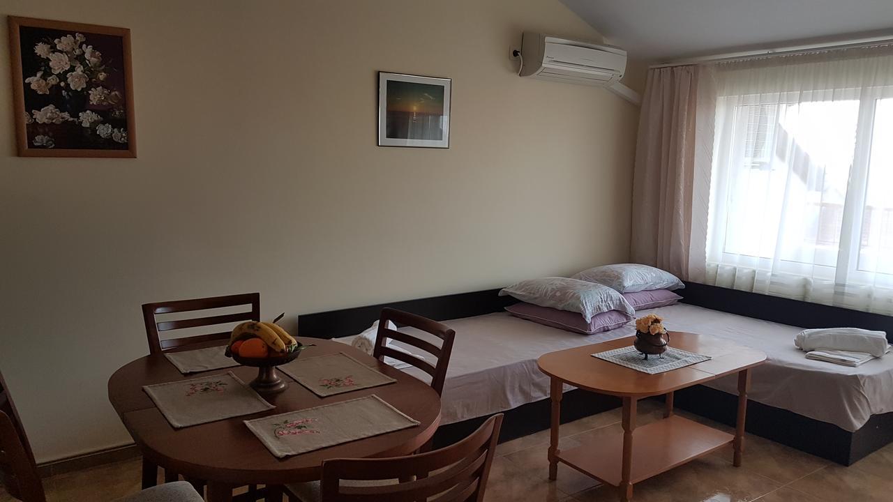 Tashevi Apartments Pomorie Exterior foto